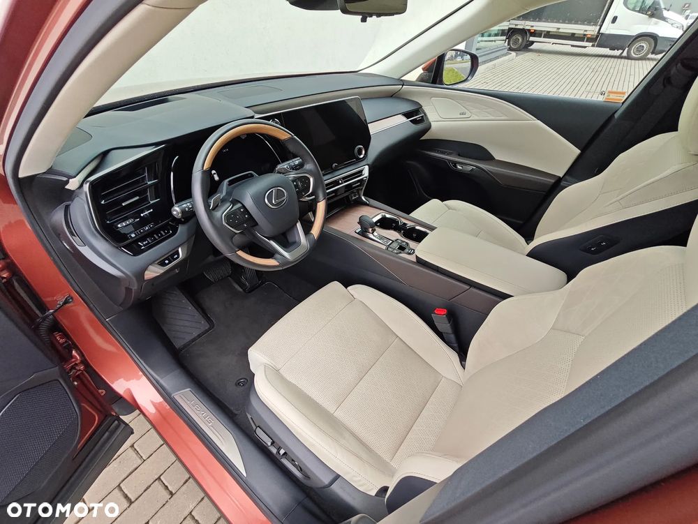 Lexus RX 450h+ Omotenashi - 3