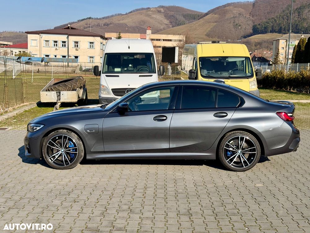 BMW Seria 3 330e Aut. M Sport - 8