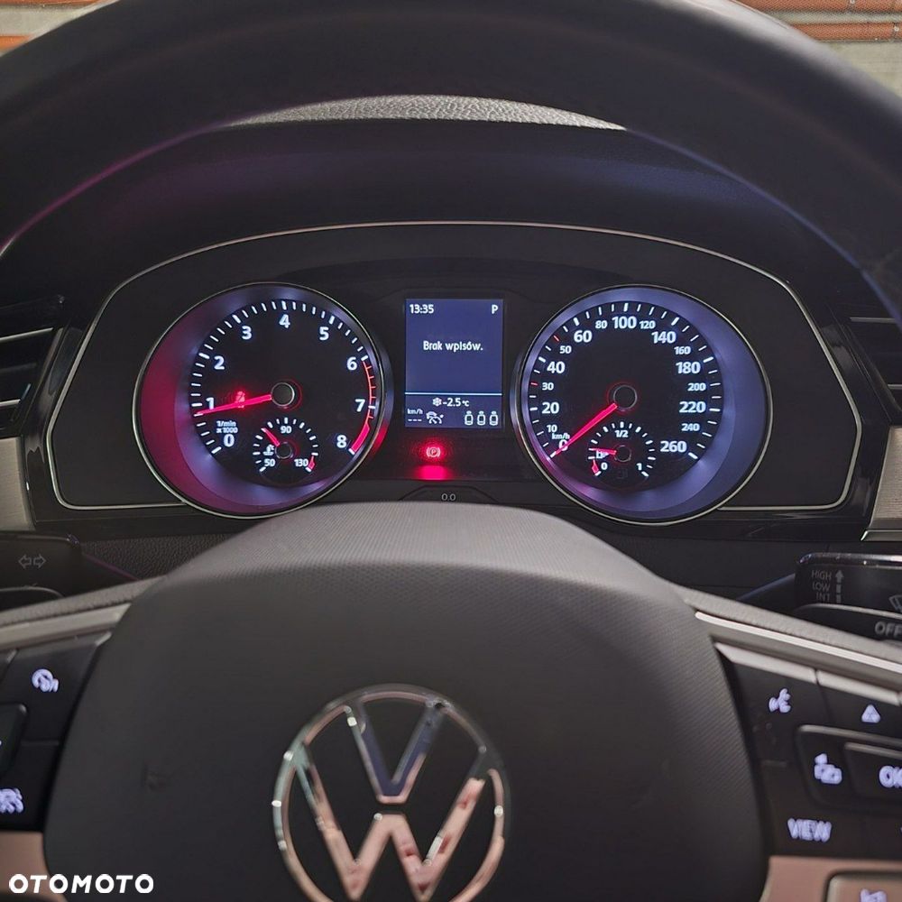 Volkswagen Passat - 16