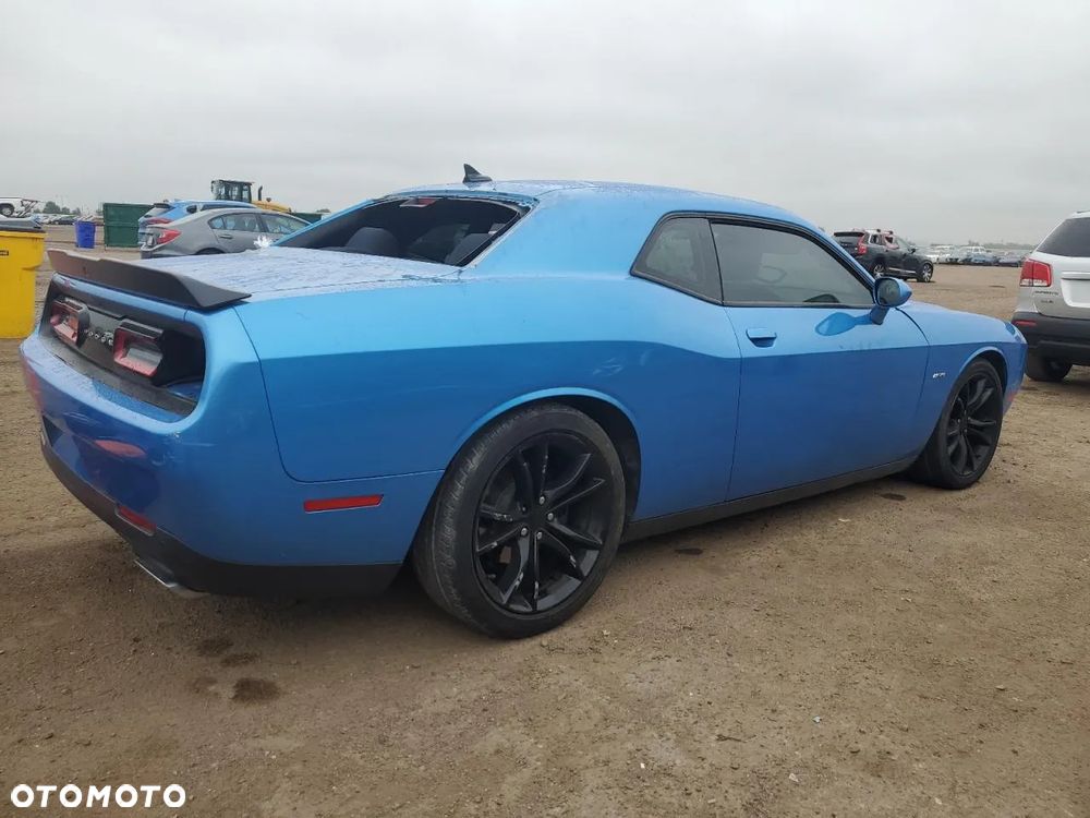 Dodge Challenger - 4