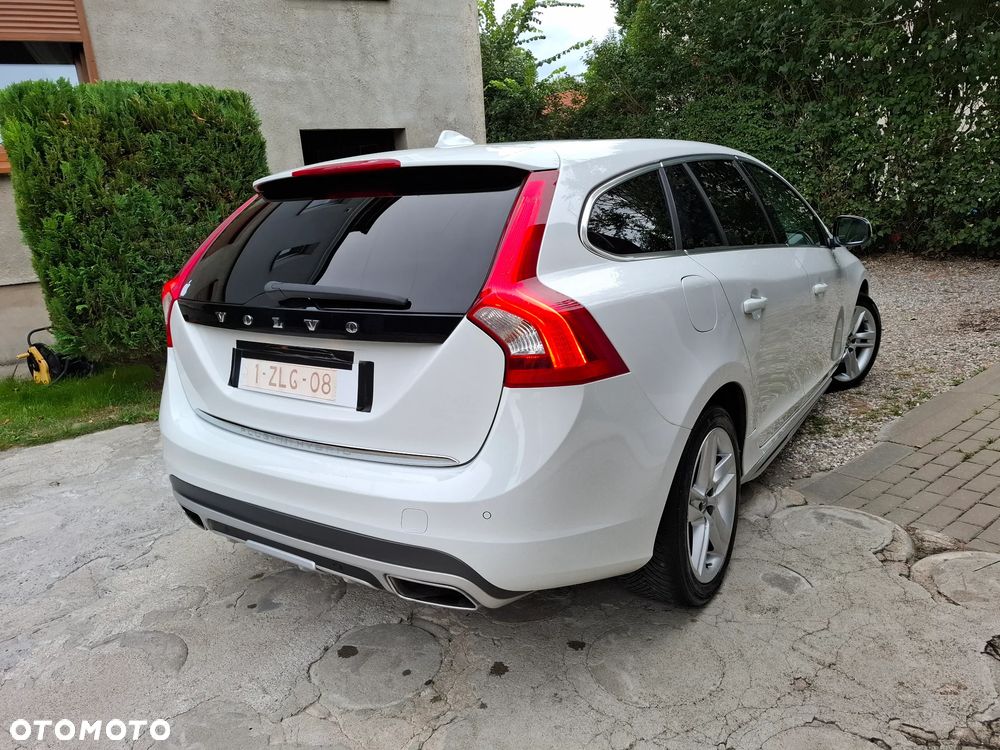 Volvo V60 D6 AWD Plug-in Hybrid Momentum - 23