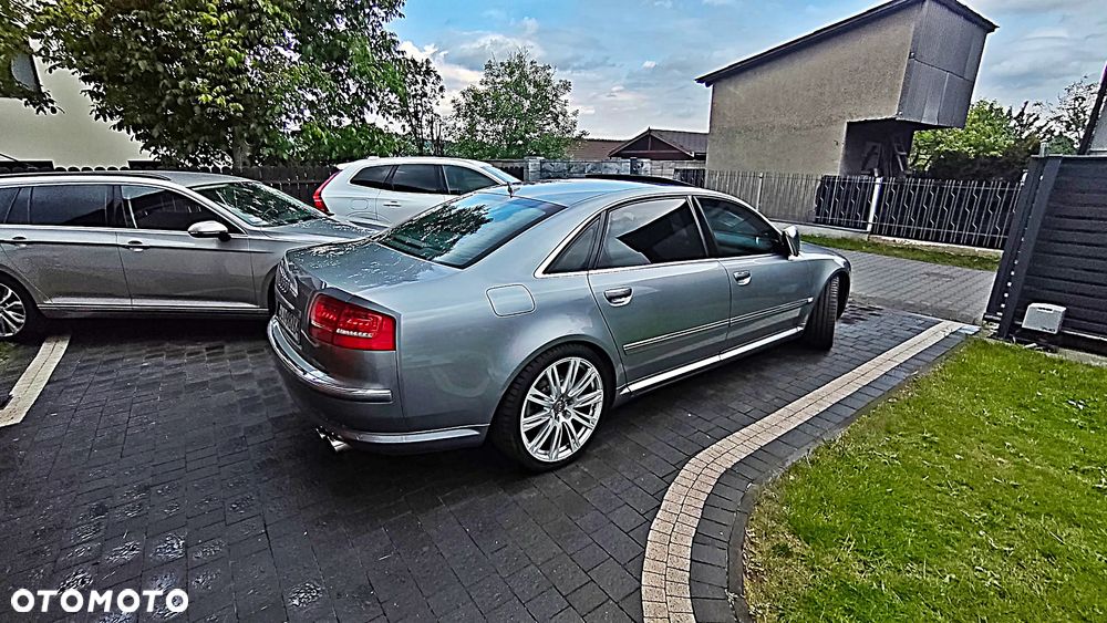 Audi A8 4.2 L Quattro - 6