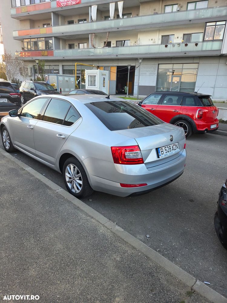 Skoda Octavia 1.6 TDI (Green tec) DSG Ambition - 4