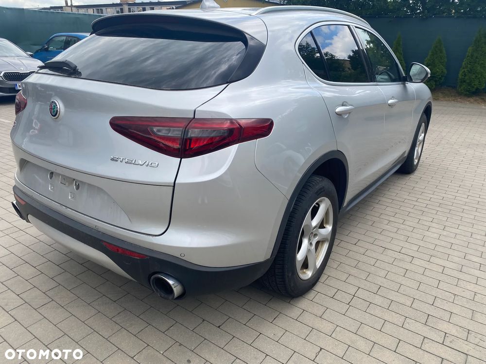 Alfa Romeo Stelvio - 8