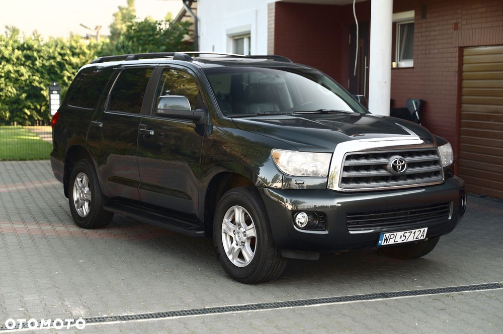 Toyota Sequoia - 16