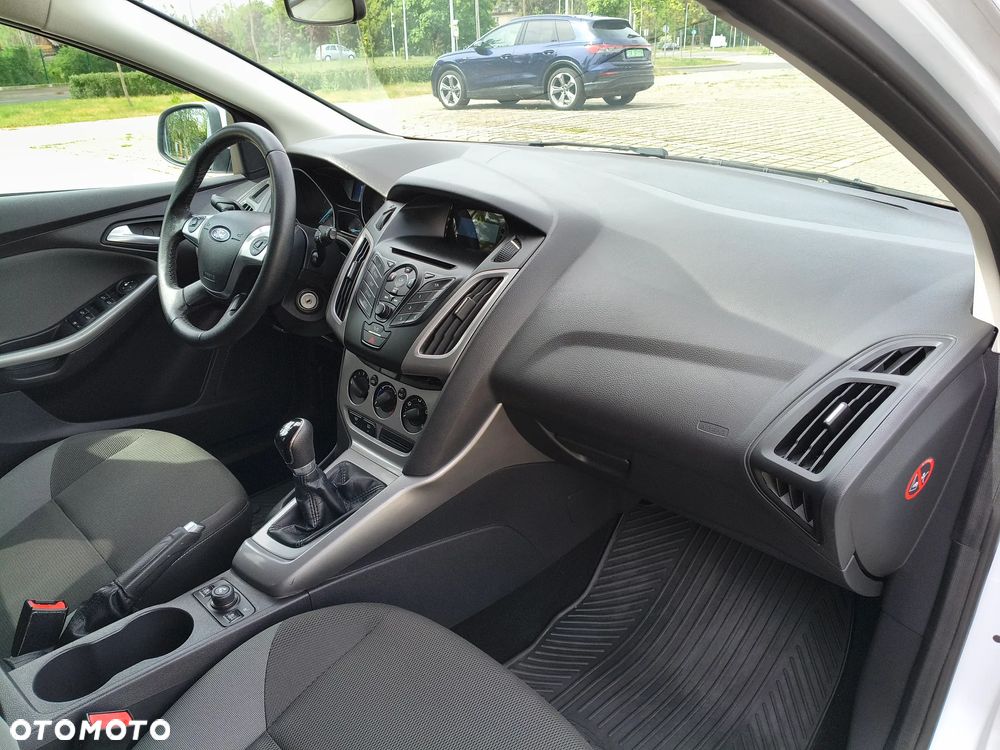 Ford Focus 1.6 Ambiente - 14
