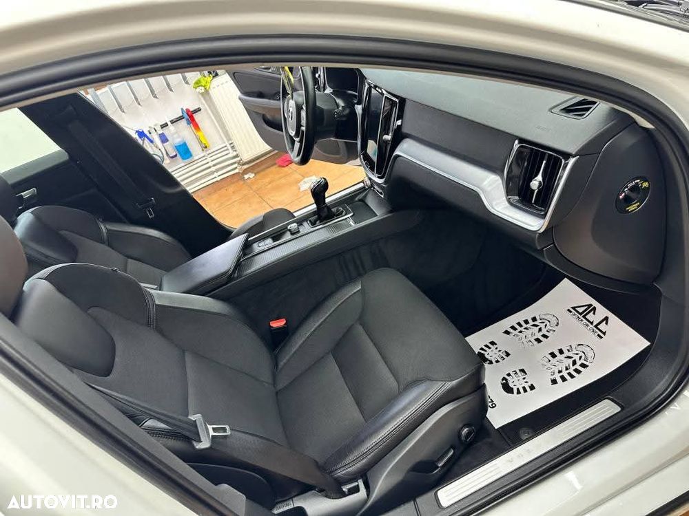 Volvo V60 D3 Momentum Pro - 4