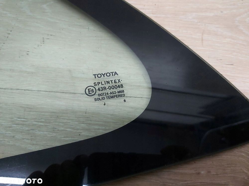 Toyota Yaris II szyba karoseryjna lewy tył 3D - 2
