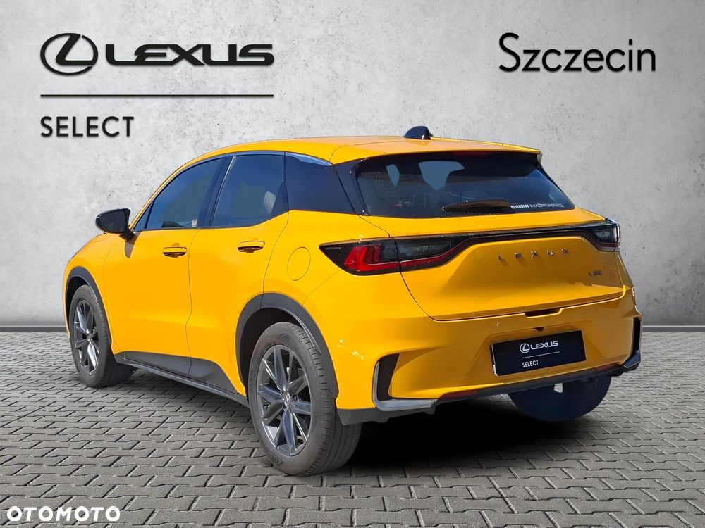 Lexus LBX - 3