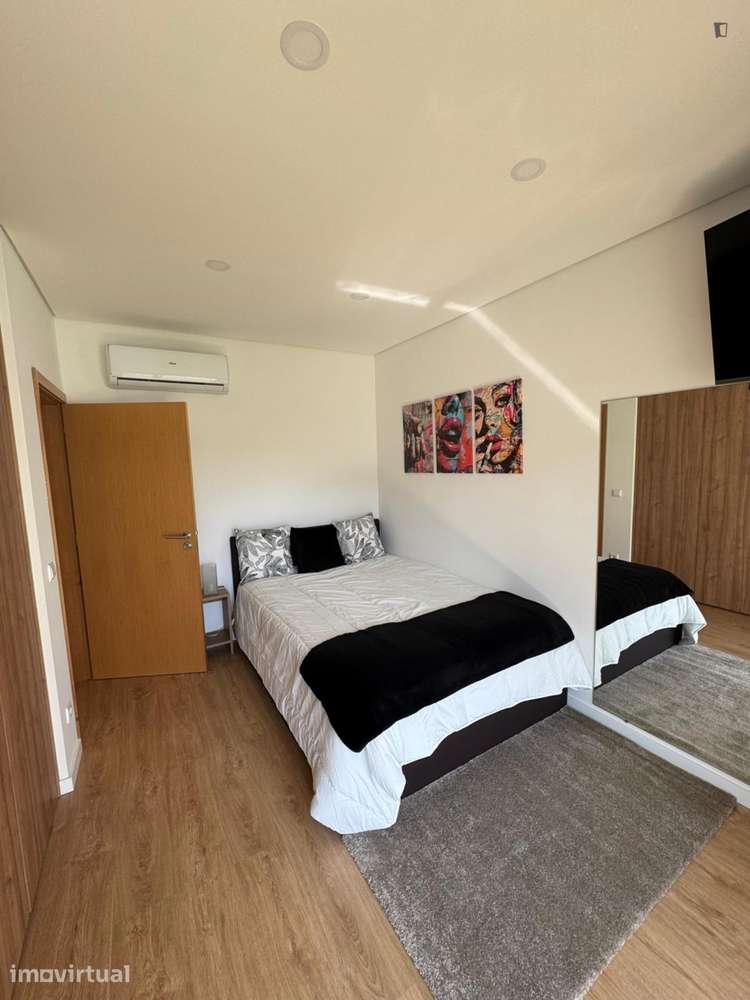 Quarto - localizado em Paranhos Porto - Grande imagem: 2/15