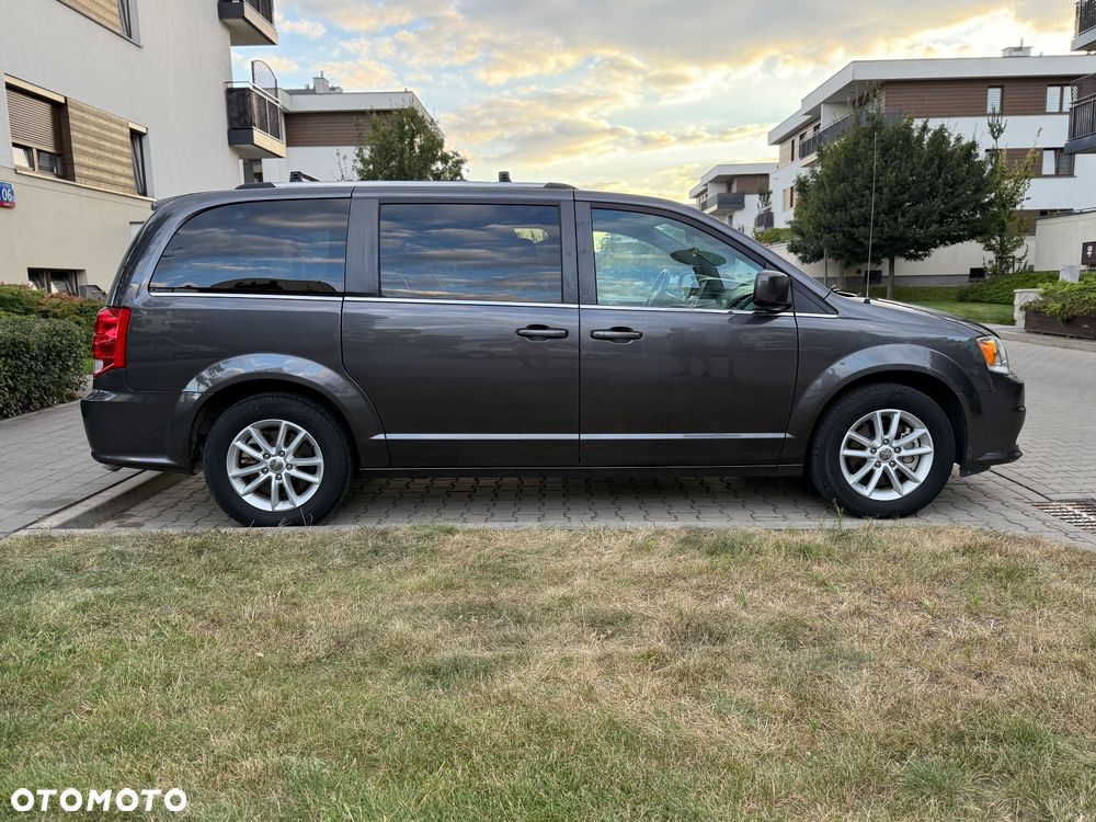 Dodge Grand Caravan - 5