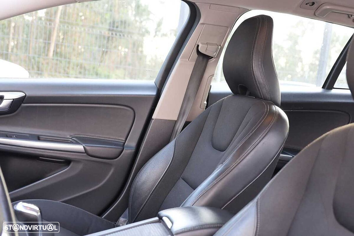 Volvo V60 2.0 D2 Momentum - 6
