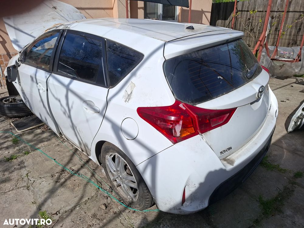 Toyota Auris 1.4 D-4D Luna - 1