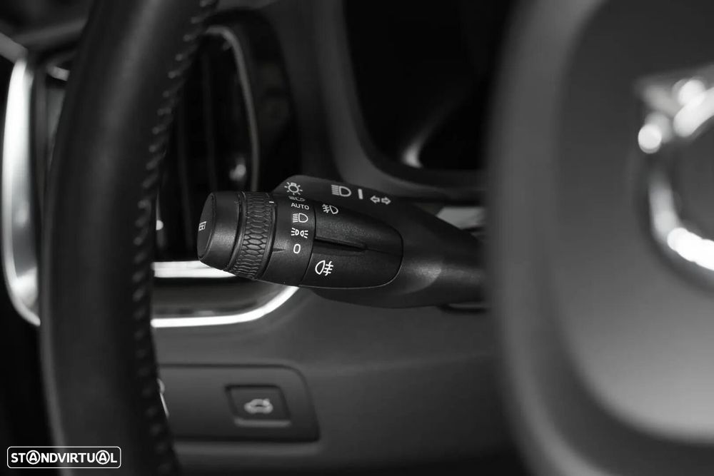 Volvo V60 2.0 B4 Momentum Geartronic - 31