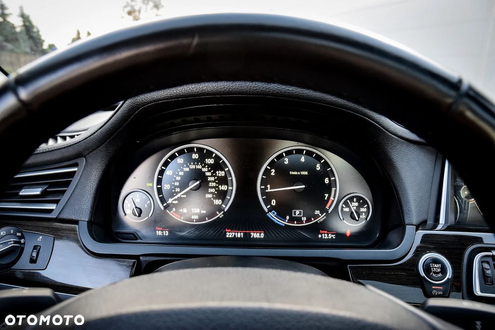 BMW Seria 7 740i L - 37