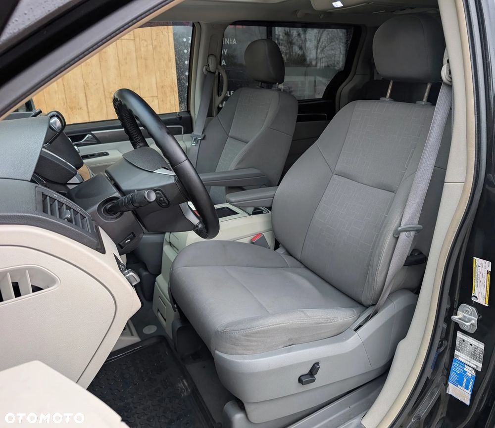 Volkswagen Routan - 16