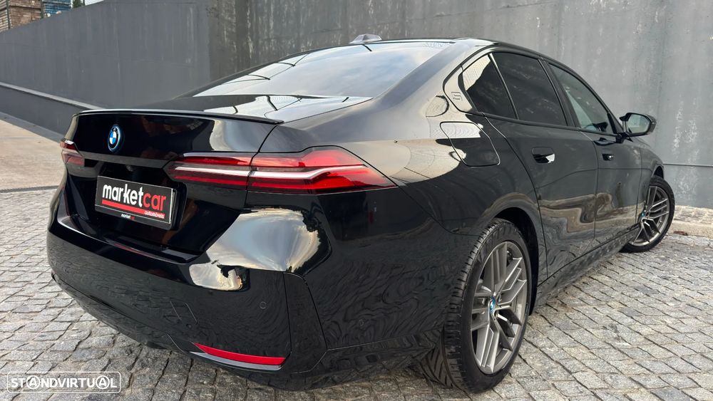 BMW i5 eDrive40 - 13