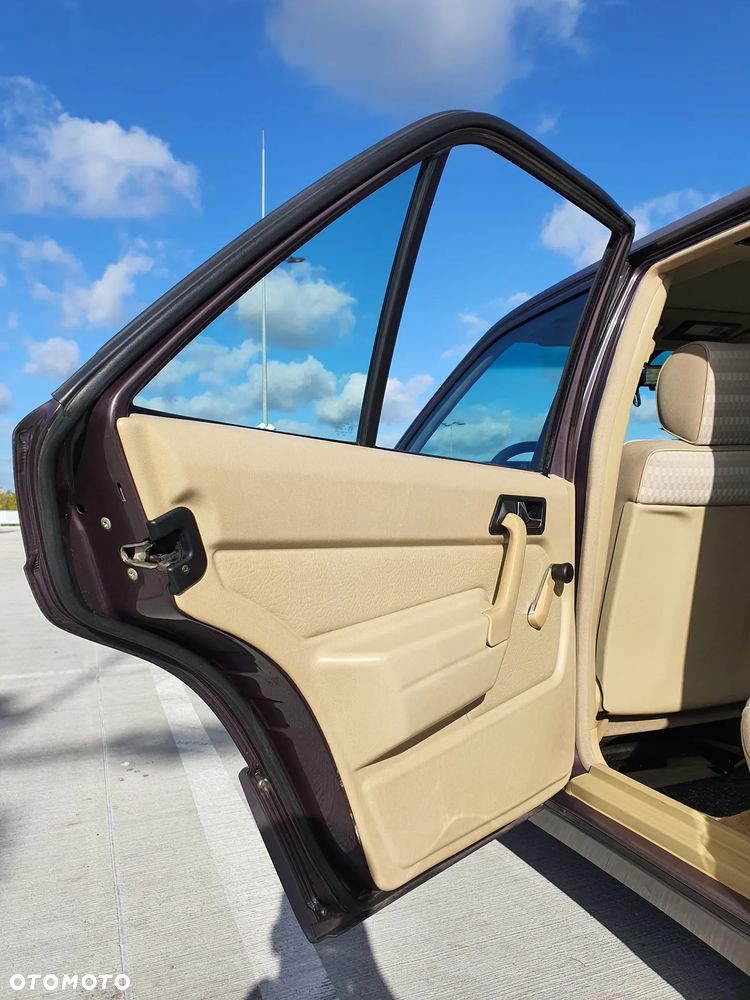 Mercedes-Benz W201 (190) - 32