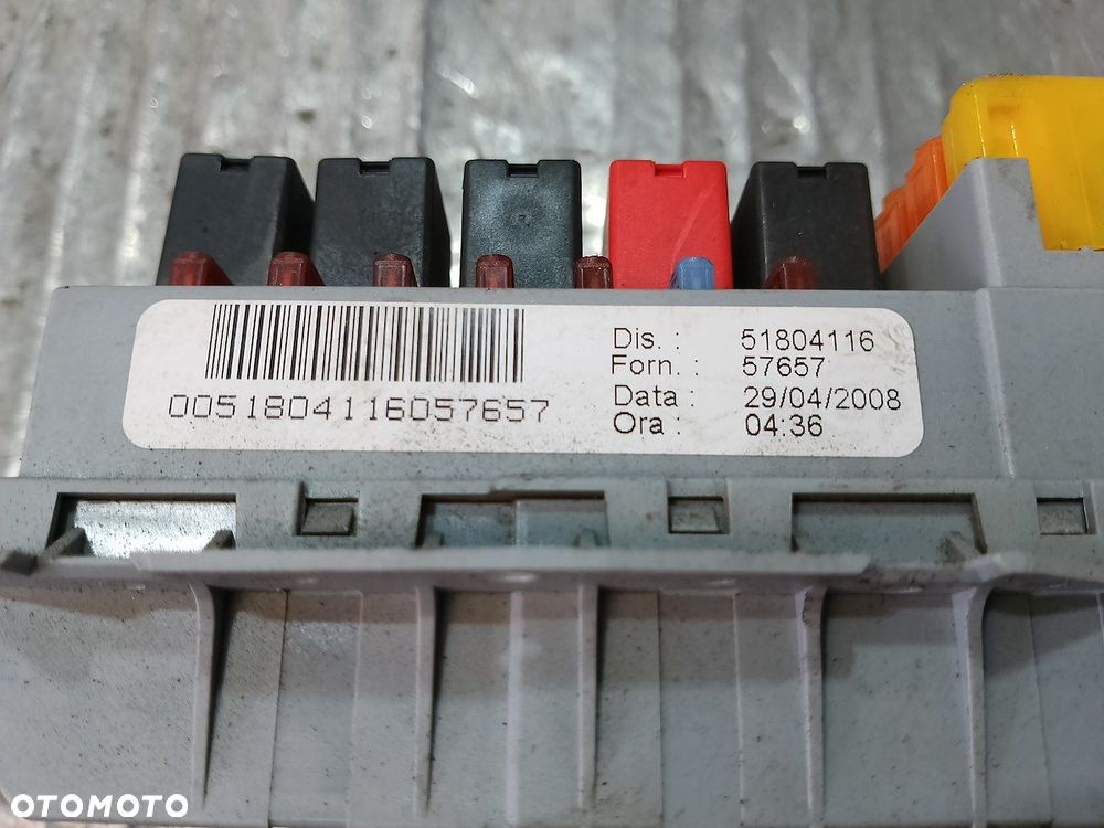 SKRZYNKA BEZPIECZNIKÓW ZEWNĘTRZNA FIAT CROMA 2005- 51804116 1.9 MULTIJET - 5