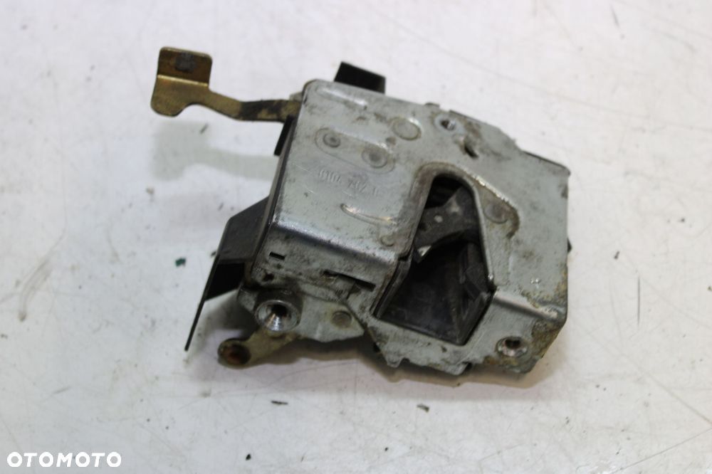 BMW E34 sedan przedlift zamek drzwi prawy przód eu 8104782 - 2