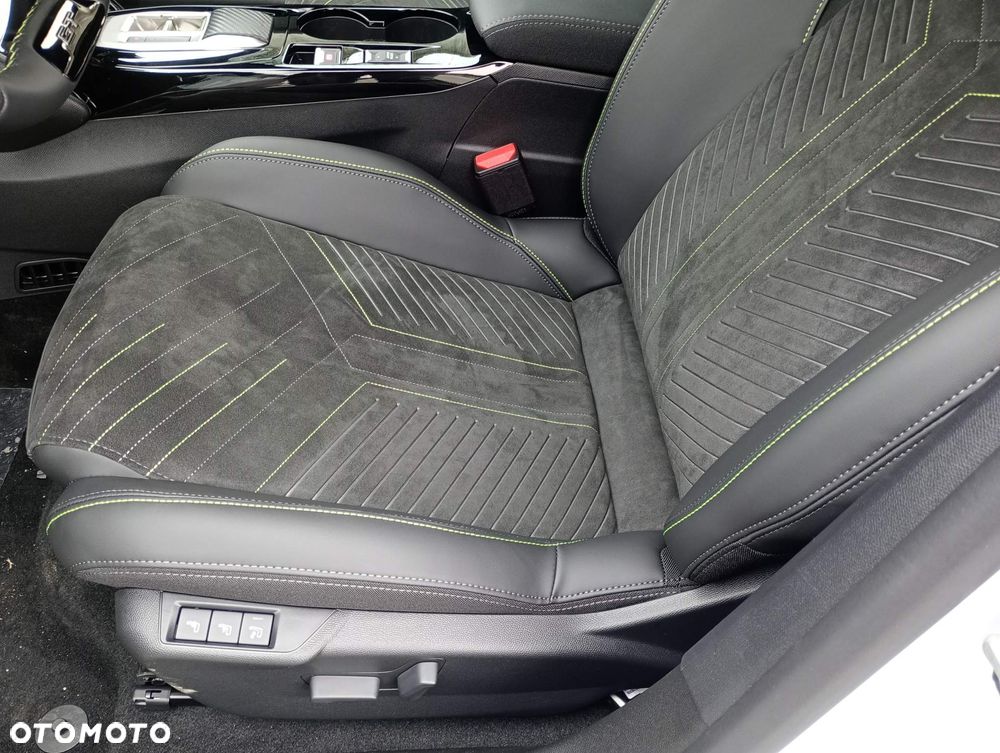 Peugeot 208 1.2 mHEV GT - 9