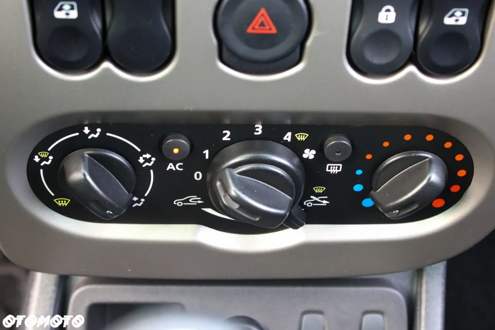 Dacia Duster 1.6 - 29
