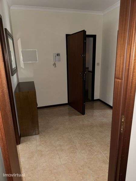 Apartamento T2 118 mqd. - Grande imagem: 4/12