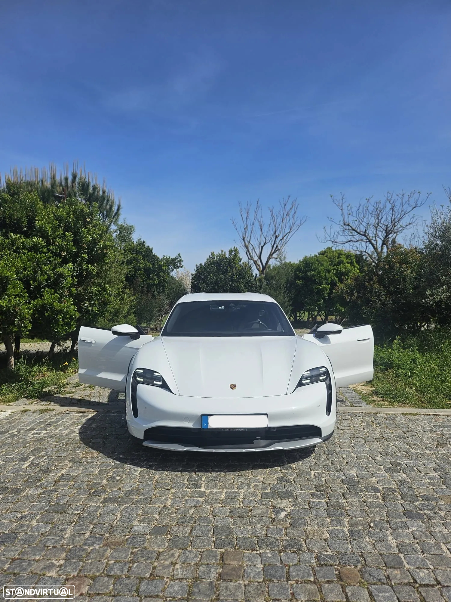 Porsche Taycan Cross Turismo 4 - 2