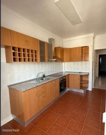 T2 com varanda centro de Almada - Grande imagem: 3/4
