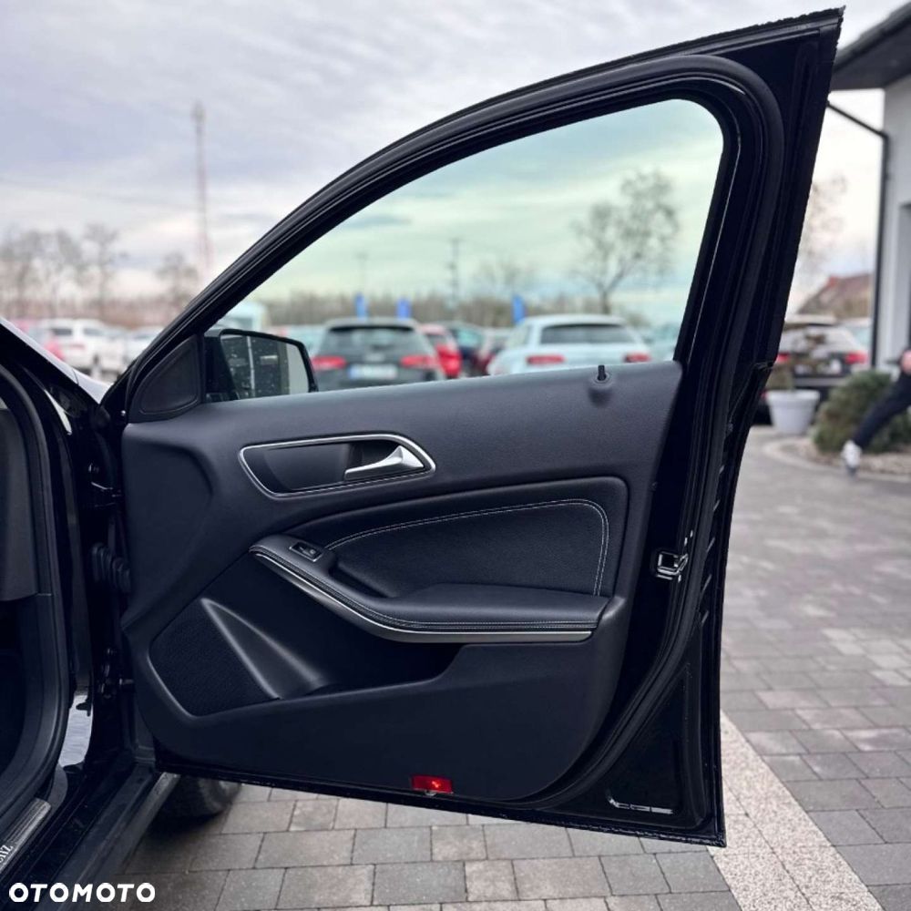 Mercedes-Benz GLA - 34