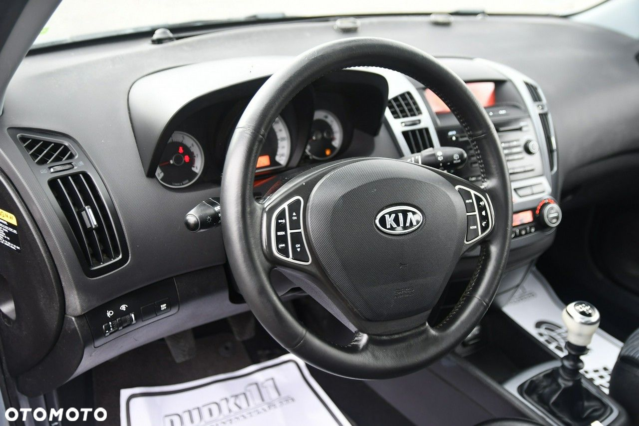 Kia Ceed - 12