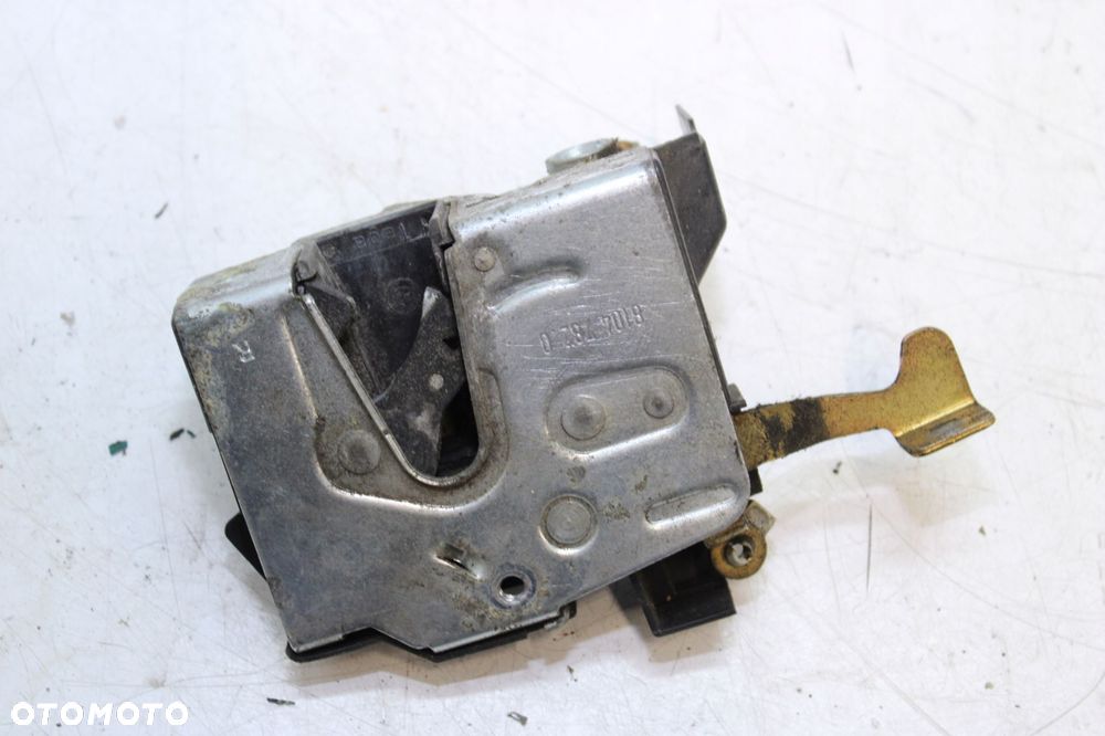 BMW E34 sedan przedlift zamek drzwi prawy przód eu 8104782 - 1
