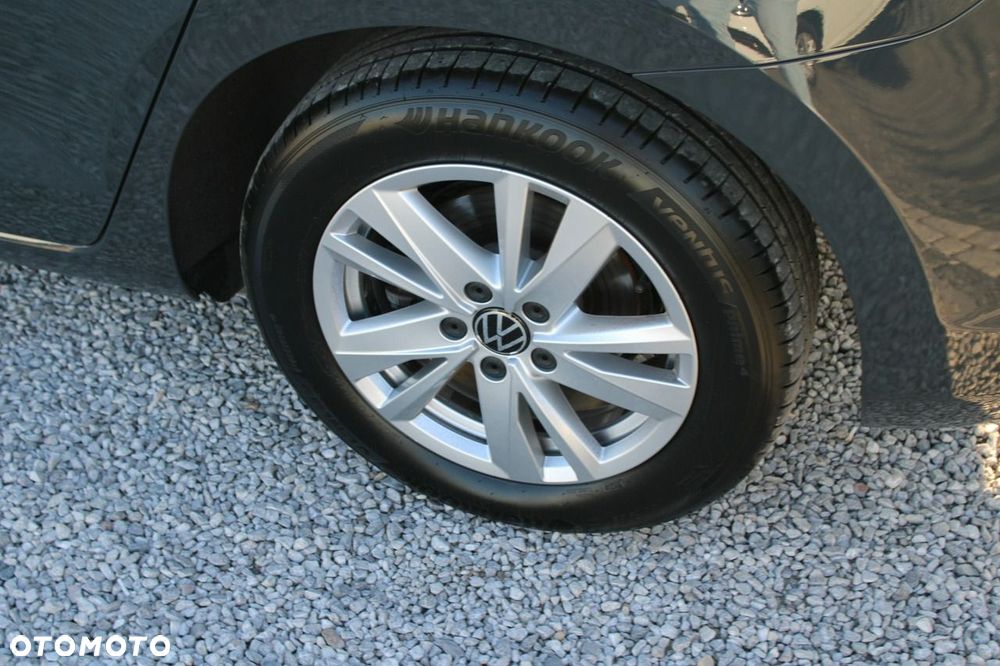 Volkswagen Touran - 10