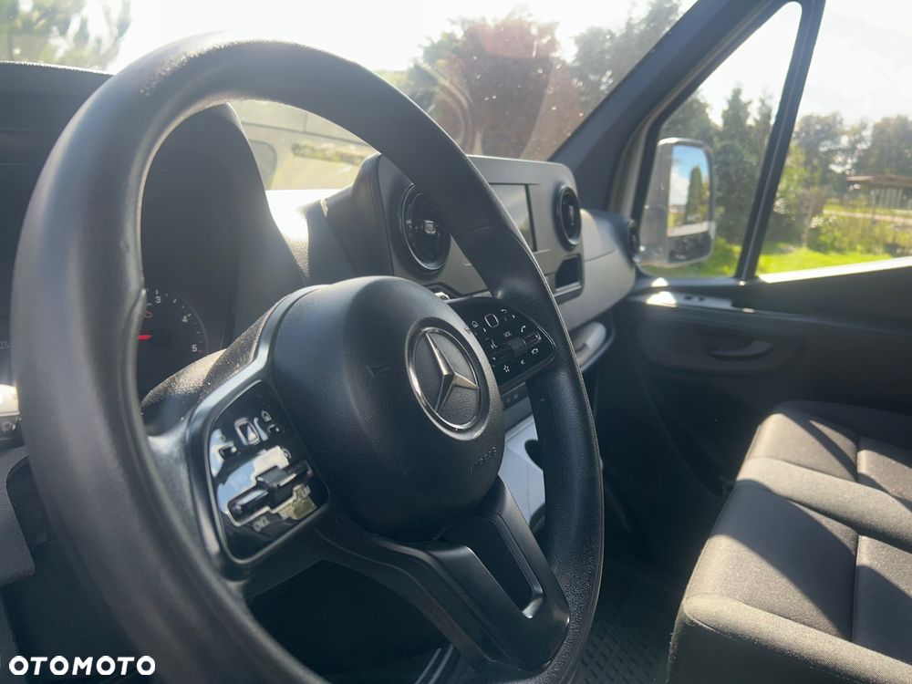 Mercedes-Benz Sprinter - 10