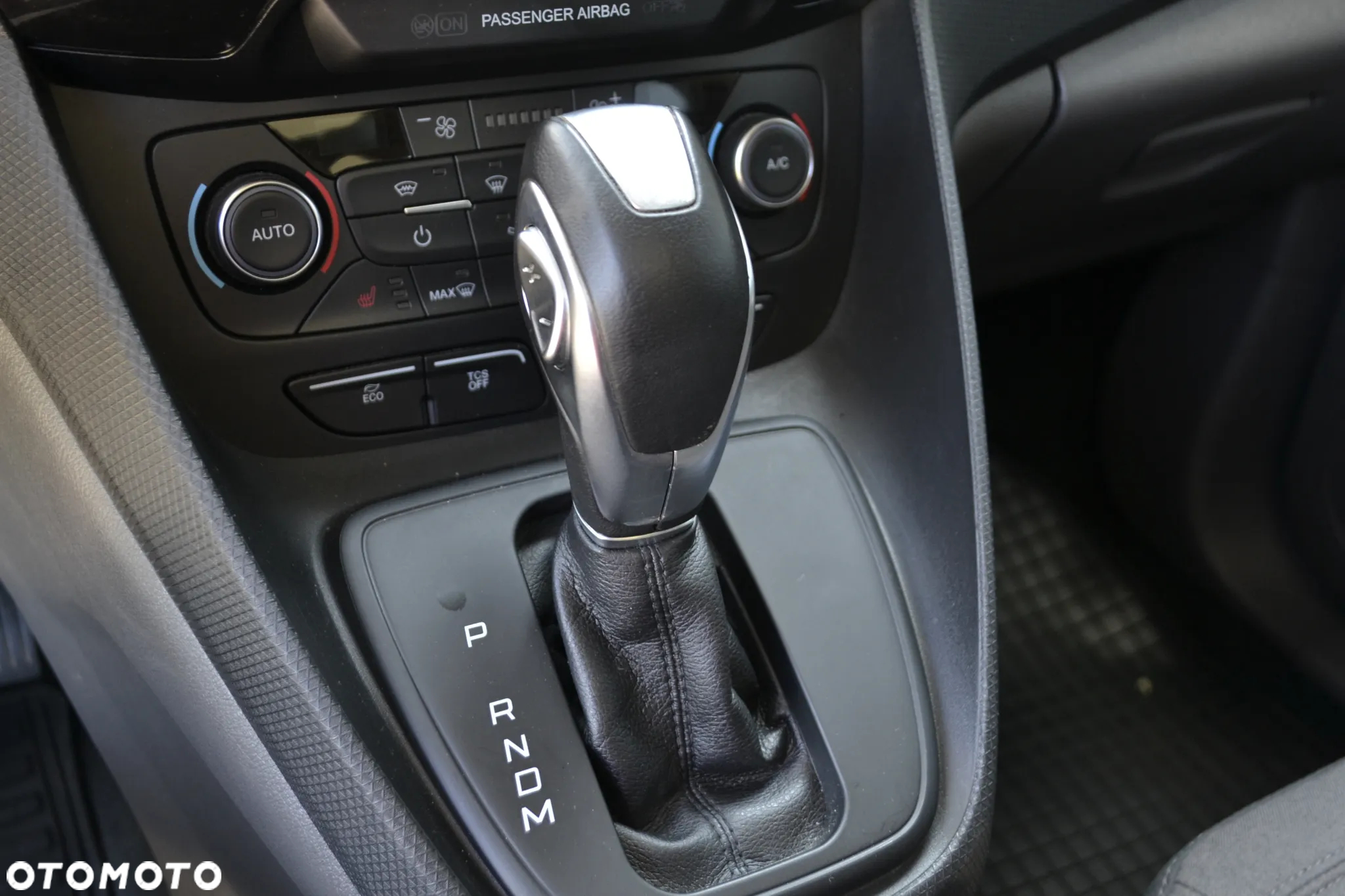 Ford Tourneo Connect 1.5 TDCi Trend PowerShift - 24