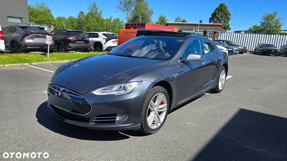 Tesla Model S D Performance - 2
