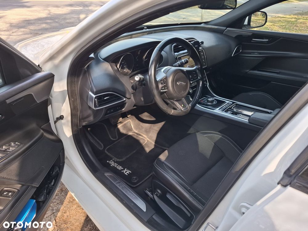 Jaguar XE 20d R-Sport - 6