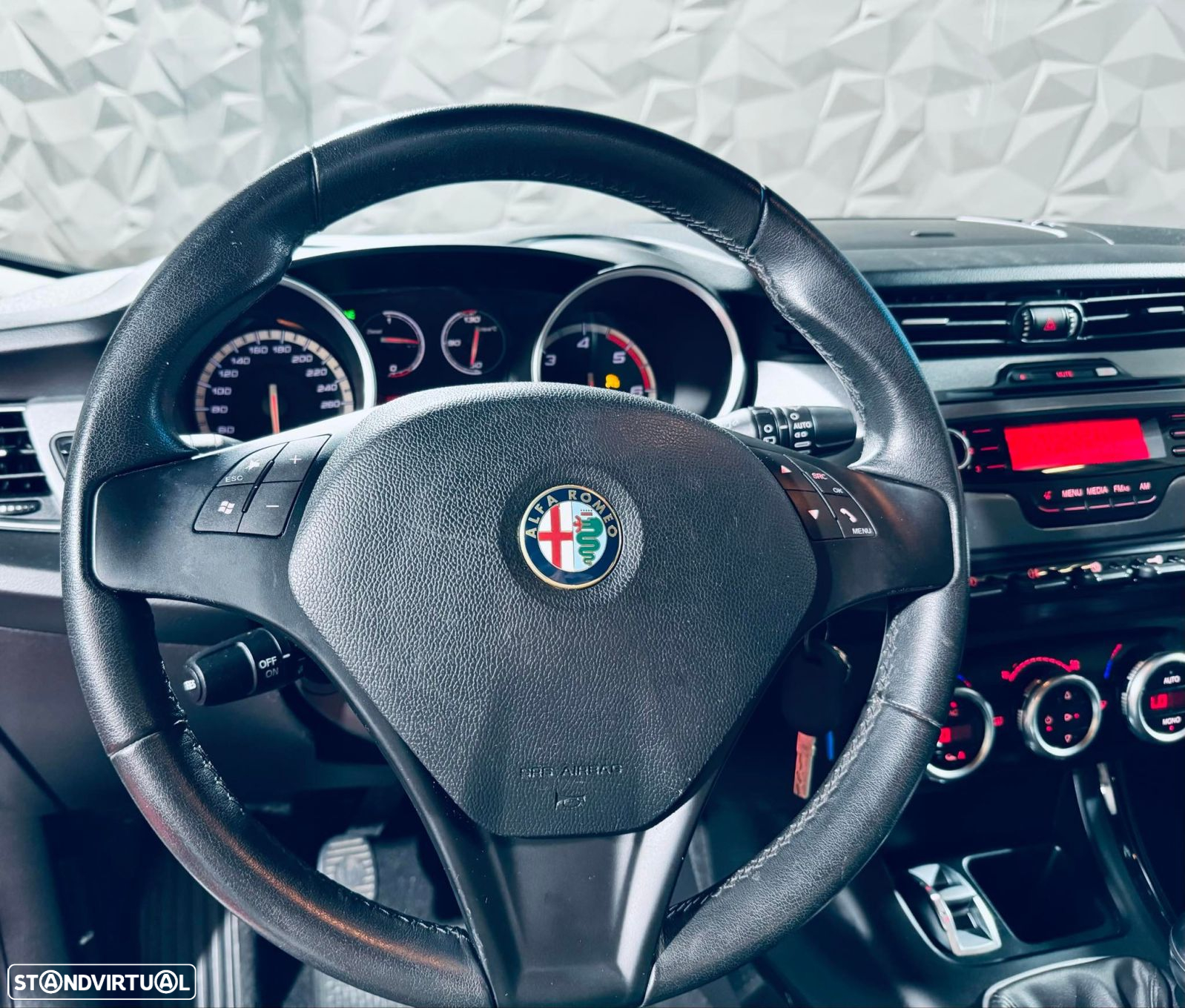 Alfa Romeo Giulietta 1.6 JTDm Distinctive - 31