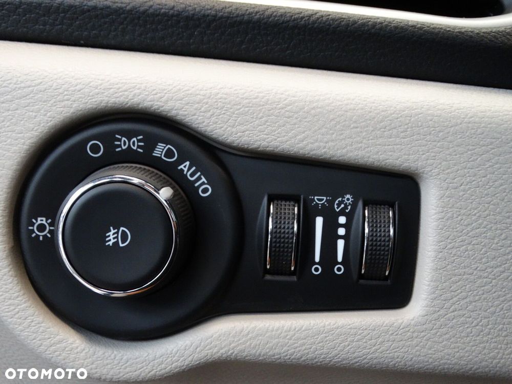 Chrysler Pacifica - 11