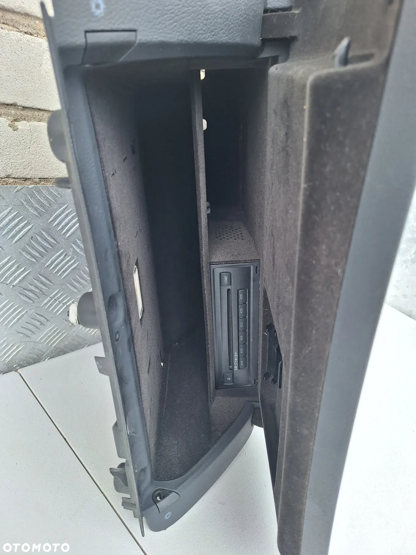 SCHOWEK PASAŻERA - AUDI A6 C6 EUROPA - 2