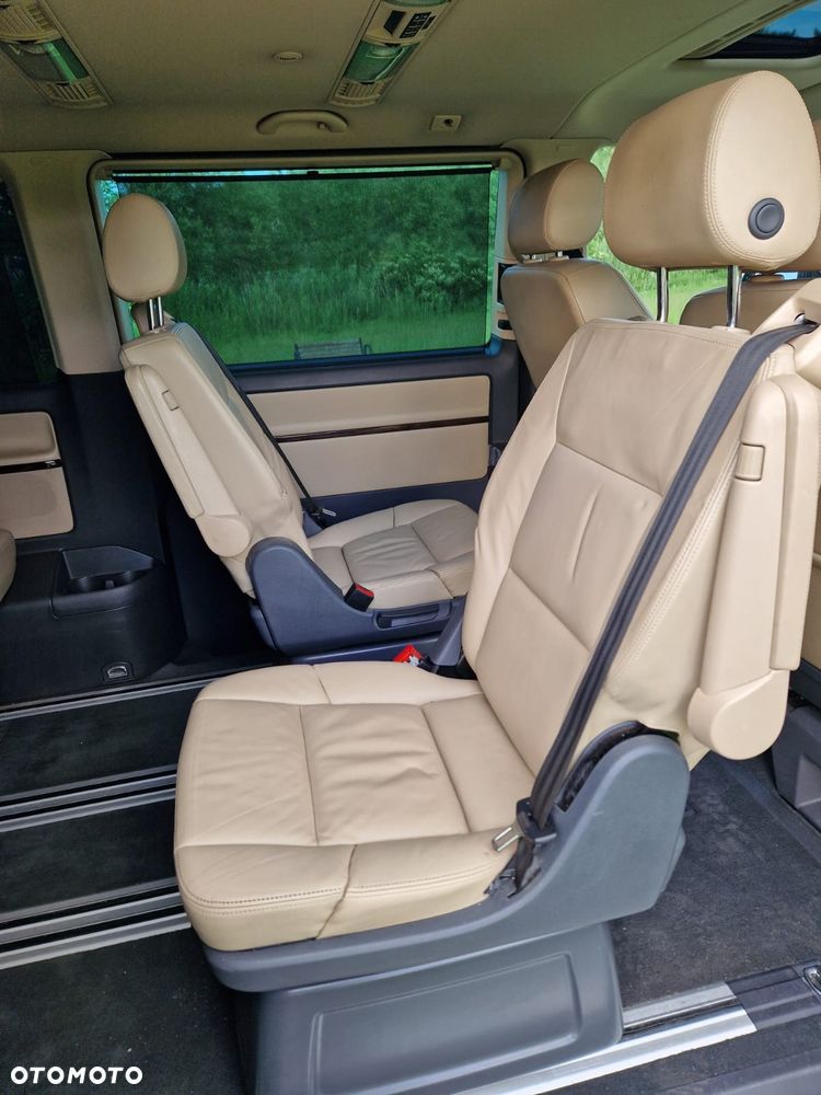 Volkswagen Multivan - 24