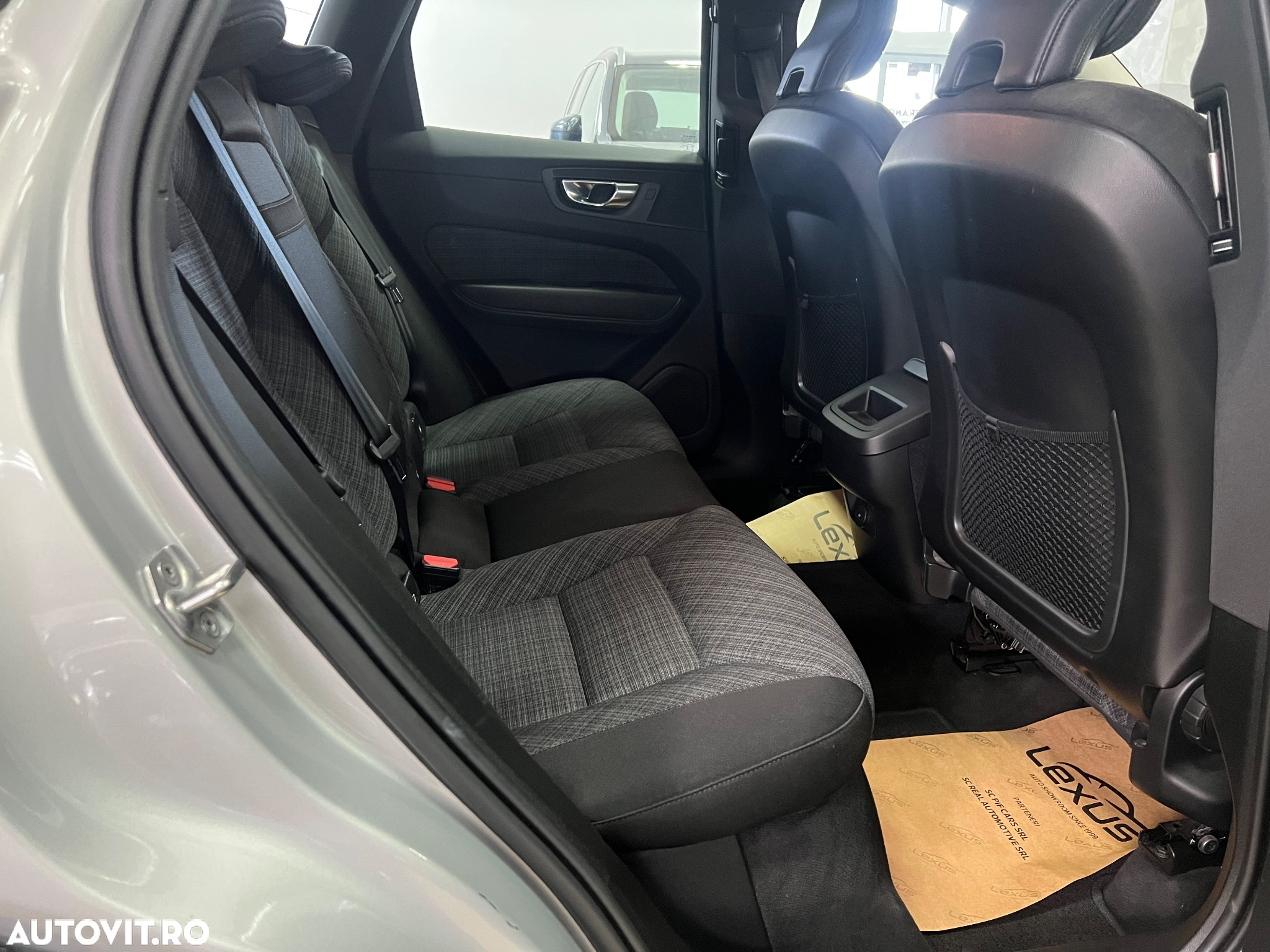 Volvo XC 60 B4 D AWD Geartronic Momentum Pro - 18