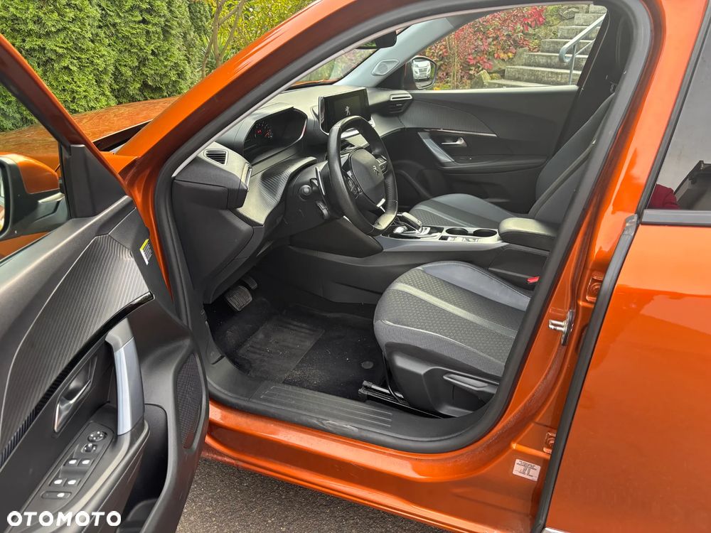 Peugeot 2008 1.2 PureTech Allure S&S EAT8 - 11
