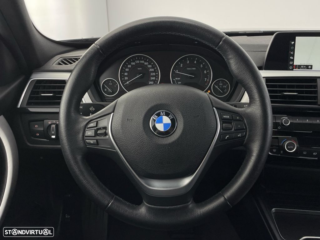 BMW 330 e iPerformance - 14
