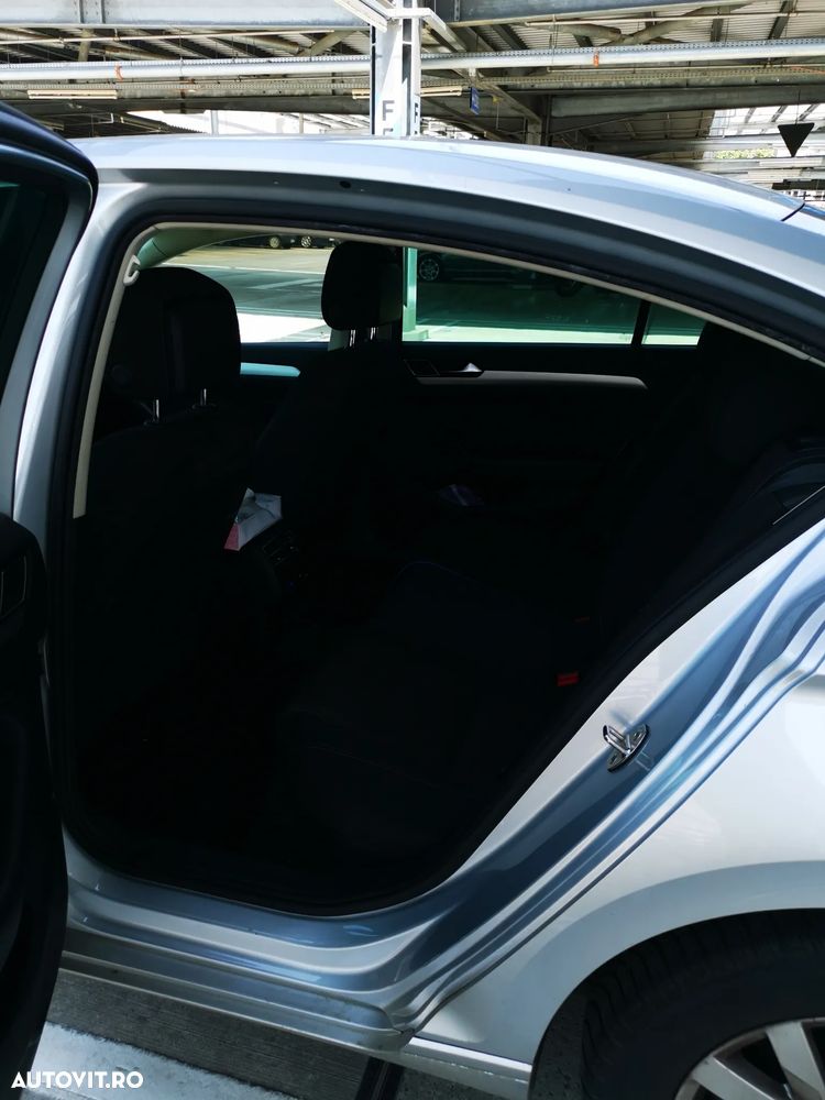 Volkswagen Passat 2.0 TDI DSG Comfortline - 10
