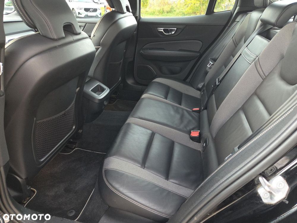 Volvo S60 B4 B R-Design - 24