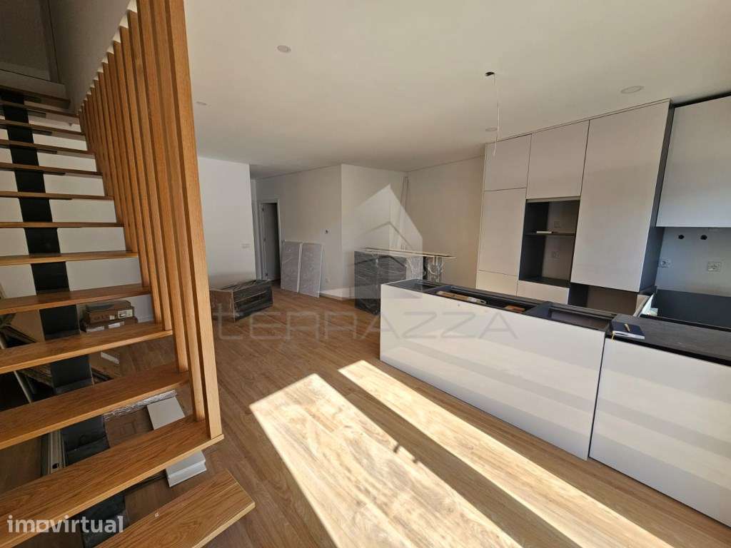 T2+1 DUPLEX ÁGUAS SANTAS ( RUA AFONSO DOM HENRIQUES) - Grande imagem: 3/17