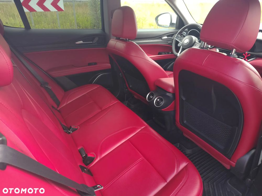 Alfa Romeo Stelvio - 14