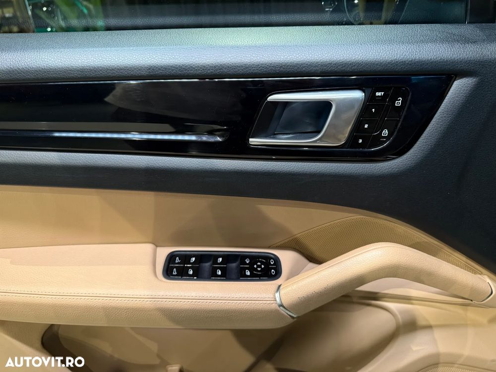 Porsche Cayenne - 16