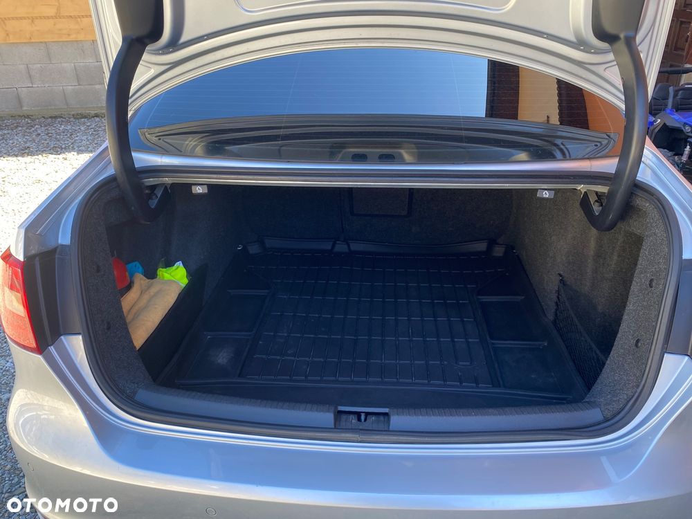 Volkswagen Jetta 1.4 TSI Comfortline - 17